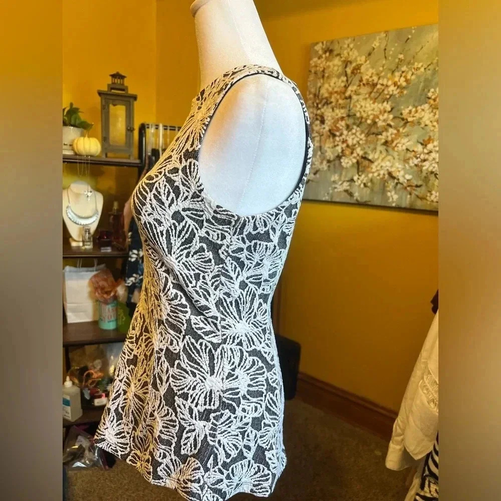 Floral Inlay Pattern Tank - Picture 2 of 5